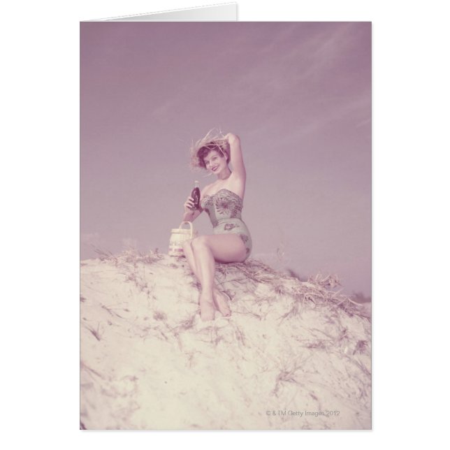 Cartão Mulher relaxando na praia (Frente)