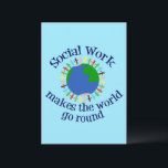 Cartão Mundial de Citação Inspiradora para Trabalh<br><div class="desc">Um cartão de assistente social bonito que lê Trabalho Social faz o mundo girar. Peça este presente legal para a sua equipe de serviços sociais.</div>