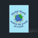Cartão Mundial de Citação Inspiradora para Trabalh<br><div class="desc">Um cartão de assistente social bonito que lê Trabalho Social faz o mundo girar. Peça este presente legal para a sua equipe de serviços sociais.</div>