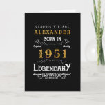 Cartão Nascer de aniversário personalizado 70 de 1951 Vin<br><div class="desc">Um cartão de aniversário clássico personalizado para aquela celebração de aniversário para alguém nascer em 1951 e fazendo 70 anos. Adicione o nome a este design de ouro, preto, branco e preto, para um presente de 70 de aniversário personalizado. Edite facilmente o nome e o ano com o modelo fornecido....</div>