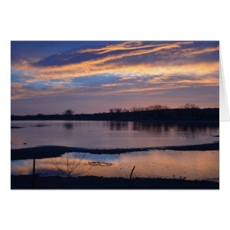 Cartão Nascer do sol no reservatório da linha de base