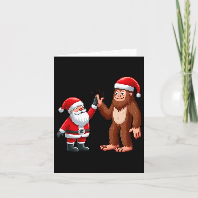 Cartão Natal Engraçado Papai Noel Bigfoot High-fiving Xm (Frente)