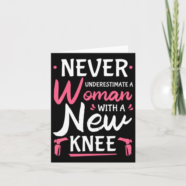 Cartão Never Underestimate A Women New Knee Replacement S (Frente)