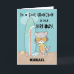 Cartão Nome personalizado Avô Birthday Beach Funny Raccoo<br><div class="desc">Que cartão divertido para o seu neto! Um guaxinim está se inclinando contra uma prancha de surfe que parece muito legal! Ele está na areia,  e alguns conchas o cercam. Adicione o nome dele a um cartão verdadeiramente pessoal para celebrar o seu aniversário!</div>