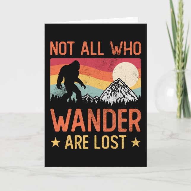Cartão Not All Who Wander Are Lost Cool Bigfoot (Frente)
