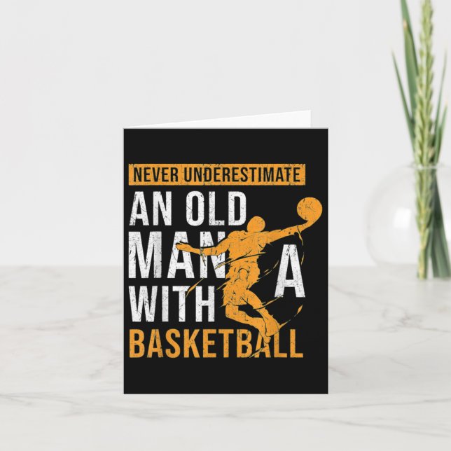Cartão Nunca Subestime Um Velho Com Um Basquete (Frente)