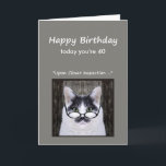 Cartão O humor do aniversário de 40 anos não o olha<br><div class="desc">O humor do aniversário de 40 anos não o olha divertimento do gato</div>