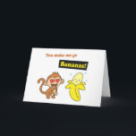 Cartão O macaco vai bananas, humor bonito do amor<br><div class="desc">Diga a seu special alguém quanto você a ama o ou com um sorriso com este cumprimento bonito e cómico dos desenhos animados. Tem um macaco que seja brilhado pelo encanto da banana do kawaii e esteja louca no amor. O subtítulo lê-o "faz-me ir bananas!" Design engraçado e pateta para...</div>