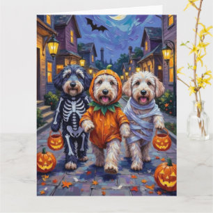 Cartão Old English Sheepdogs Pedindo Doces no Halloween 