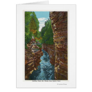 Cartão Olhando para baixo abismo ausível da caverna de Hy