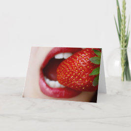 Cartão Os doces da natureza - mulher que come a morango