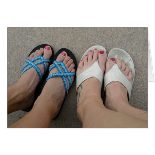 CARTÃO OS HOMENS PERTENCEM NOS PÉS DAS MULHERES