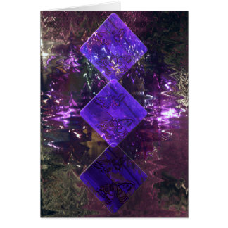 Cartão Os três dos diamantes no roxo