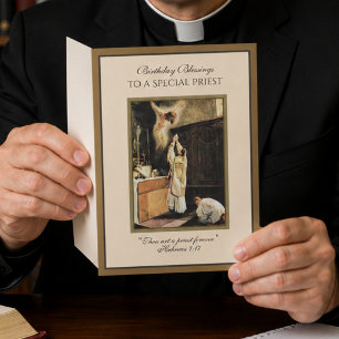 Cartão Padre Católico Oferecendo Oração de Aniversário na