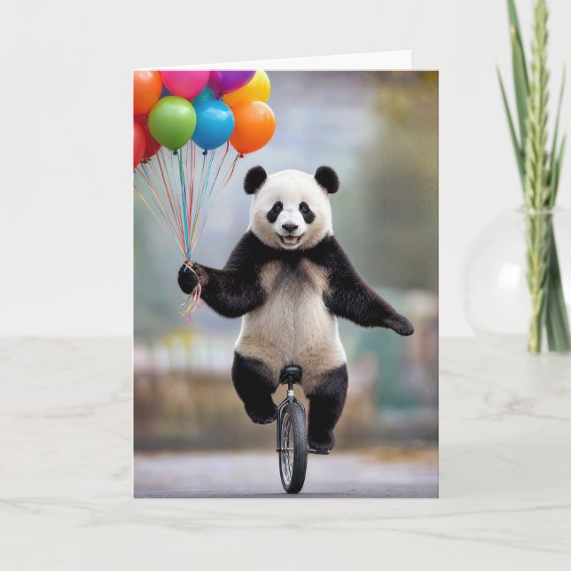 Cartão Panda de aniversário em um monociclo com buquê de  (Frente)