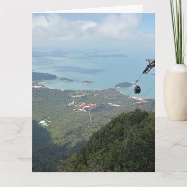 Cartão Panorama de Ilha Tropical com Teleférico (Frente)