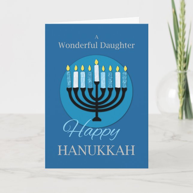 Cartão Para a filha Hanukkah Menorah no azul escuro (Frente)