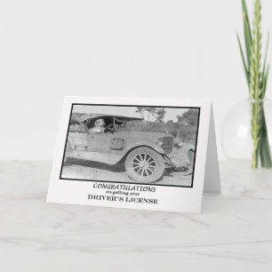 Cartão Parabéns que recebem carteira de motorista, carro