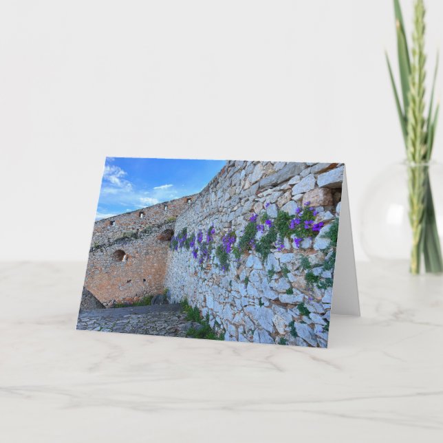 Cartão Parede de tijolos com Grécia Nafplion de flores ro (Frente)