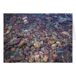 Cartão Pedras no lago no Parque Nacional Glacier