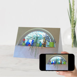 Cartão Pensando na Janela de Garrafas Coloridas