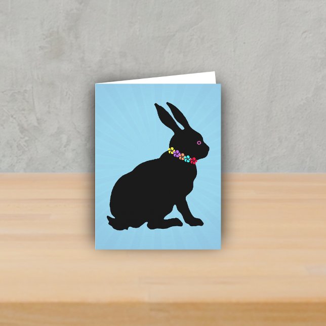 Cartão Perfil lateral sentado Coelho Negro Flor Olho Rosa (Black silhouette sitting rabbit wearing colourful flowers on Spring or Easter blue note card.)