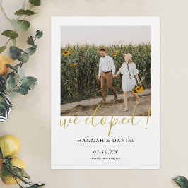 Cartão Personalizado de Script Dourado Eloped com