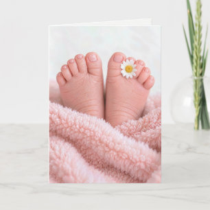 Cartão Pés de Bebê Menina com uma Margarida Branca