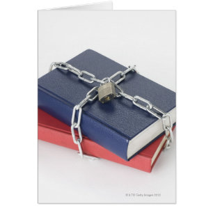 Cartão Pilha acorrentada de livros