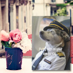 Cartão Piloto de cães e avião, Legal Funny Aviation Anive<br><div class="desc">Dog Pilot & Airplane, Cartão de Aniversário de Avião Legal Funny Aviation, com foto de um piloto de cão dormindo em um avião. Na frente do cartão começa com uma saudação que diz "Voando alto no seu dia especial... " Dentro são desejos de aniversário que dizem "mas este piloto parece...</div>