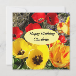 Cartão Placa de aniversário plana das tulipas amarelas e