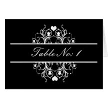 placa sentada da mesa preta