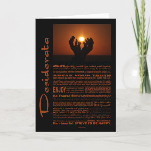 Cartão Poema dos Desiderata que Praying em Sunsent