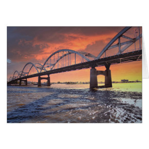 Cartão Ponte centenária no por do sol