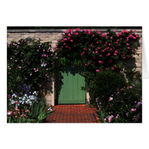 Cartão Porta de jardim verde com rosas