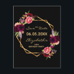 Cartão Postal 70 burgundy floral preto Guarde a Data<br><div class="desc">A Save the date card for a 70 festa de aniversário. Na frente: estilo de boho da Trendy Bohemian. Decorado com rosas de cor aquosa, em burgundy e rosa. Fundo negro elegante. Uma imagem geométrica dourada falsa e modelos para um nome, data e idade. Letras coloridas brilhantes. O nome e...</div>
