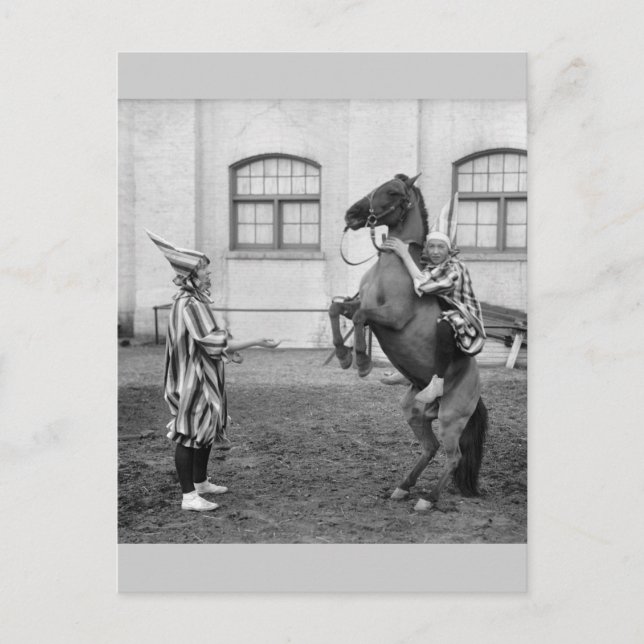 Cartão Postal A Balançar num Cavalo, 1915 (Frente)