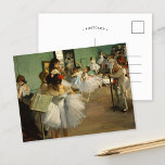 Cartão Postal A classe de dança | Edgar Degas<br><div class="desc">The Dance Class (1874) do artista francês Edgar Degas. A pintura original de arte é um óleo na canvas que representa uma sala de ensaios em uma sala de dança no antigo Opéra de Paris. Use as ferramentas de design para adicionar texto personalizado ou personalizar a imagem.</div>