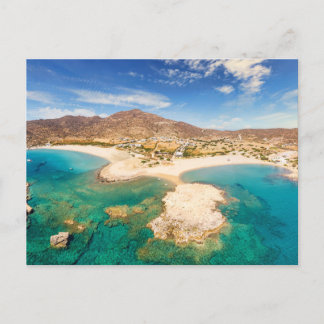 Cartão Postal A famosa praia arenosa Manganari na ilha de Ios