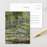 Cartão Postal A Lily-Água | Claude Monet<br><div class="desc">The Water-Lily Pond (1899),  do artista impressionista francês Claude Monet. A pintura original de arte retrata uma paisagem de jardim com lírios de água sob a ponte japonesa. Use as ferramentas de design para adicionar texto personalizado ou personalizar a imagem.</div>