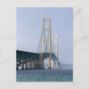 Cartão Postal A ponte Mackinac que atravessa o estreito de
