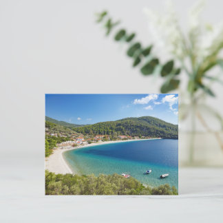 Cartão Postal A praia Panormos da ilha do Skopelos, Grécia