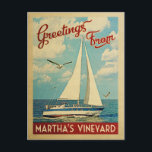 Cartão Postal A Viagens vintage do Cartão-postal da Martha<br><div class="desc">Esta saudação do Vineyard Massachusetts viagens vintage náutico de Martha apresenta um barco navegando na água com gaivotas e um céu azul cheio de lindas nuvens brancas puffy.</div>