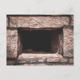 Cartão Postal Abertura de janela de pedra em parede de granito