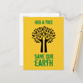 Cartão Postal Abraçar uma árvore salvar nossa Terra