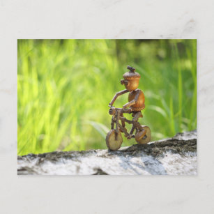 Cartão Postal Acorn elf andando de bicicleta