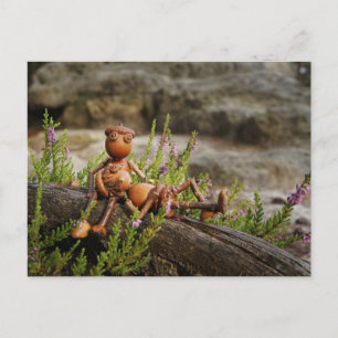 Cartão Postal Acorn elf e garota descansando na urina - amor