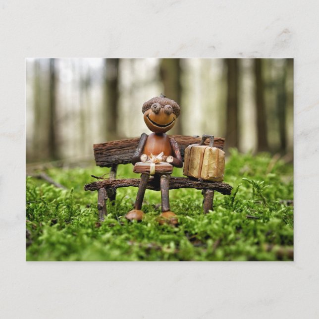 Cartão Postal Acorn elf resting in the forest - birthday card  (Frente)