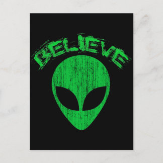 CARTÃO POSTAL ACREDITE - DESIGN DE CABEÇA ALIENÍGENA VERDE