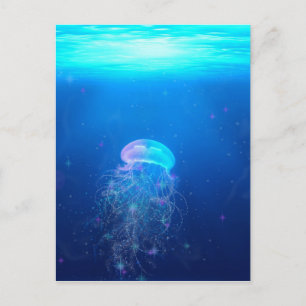 Cartão Postal Água-viva azul brilhante nadando em oceano místico